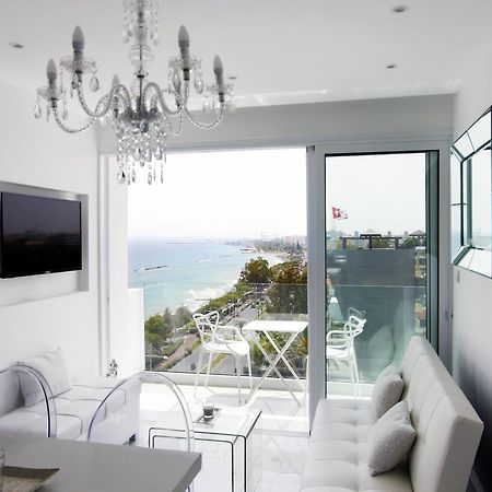 The White Pearl Suite - Beach Front City Centre With Sea View. ليماسول المظهر الخارجي الصورة