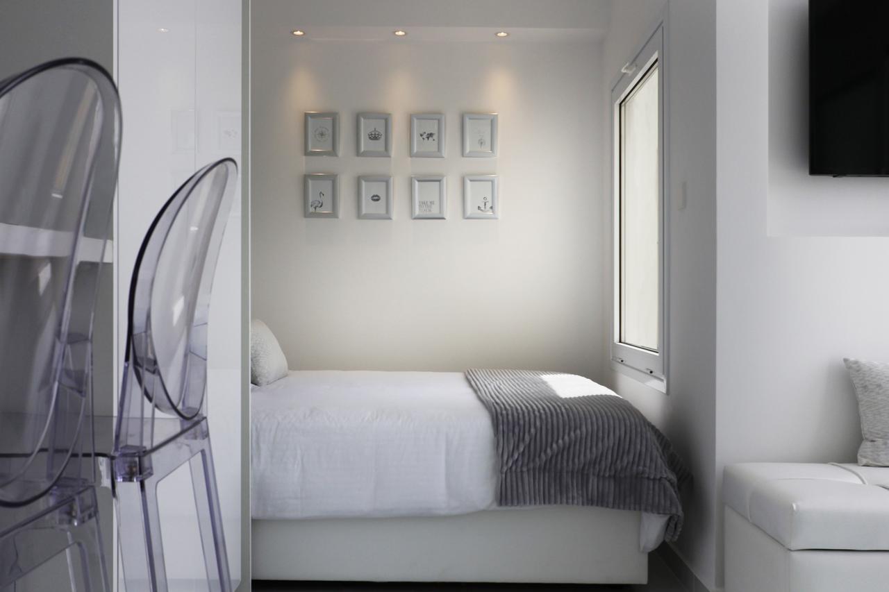 The White Pearl Suite - Beach Front City Centre With Sea View. ليماسول المظهر الخارجي الصورة