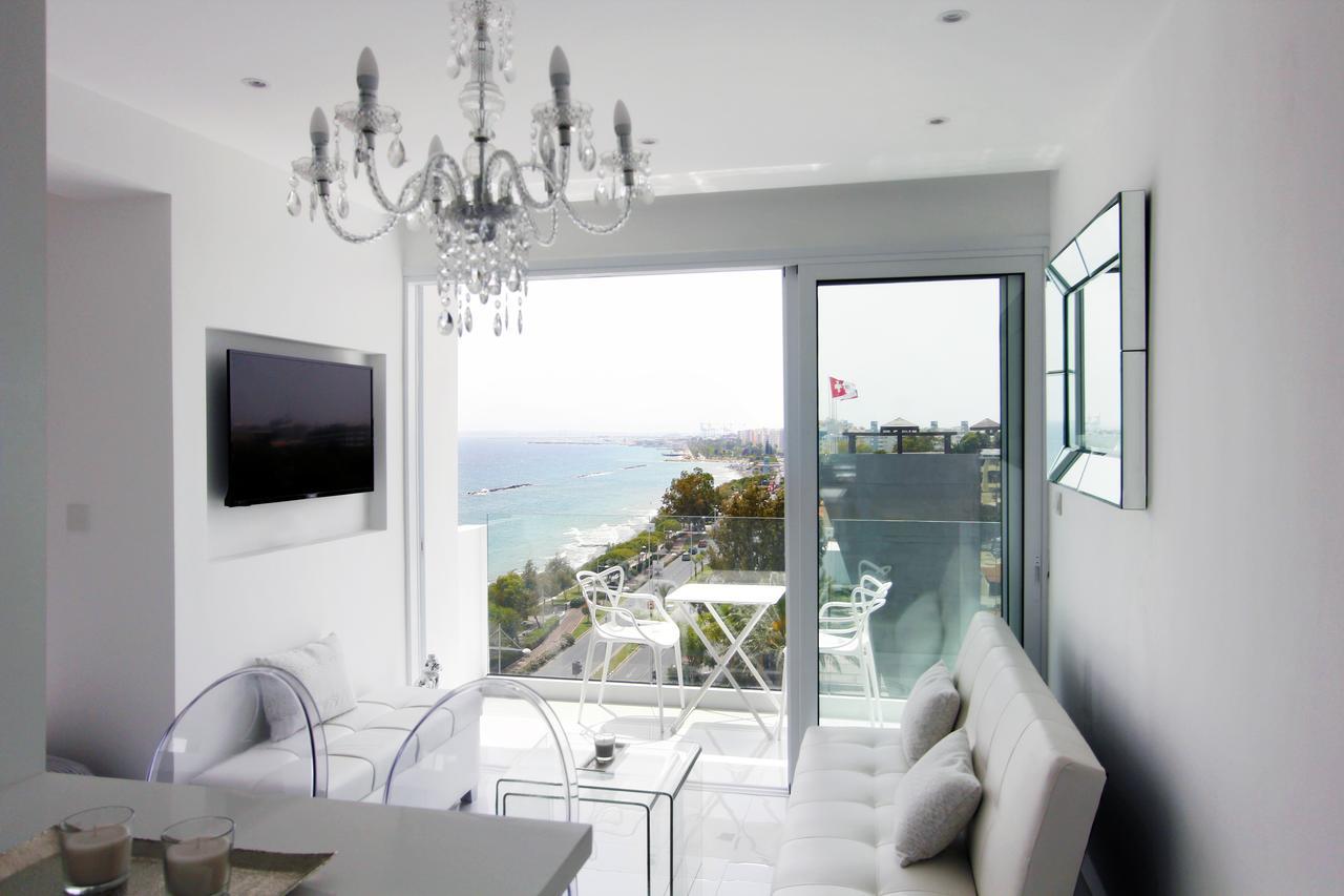 The White Pearl Suite - Beach Front City Centre With Sea View. ليماسول المظهر الخارجي الصورة