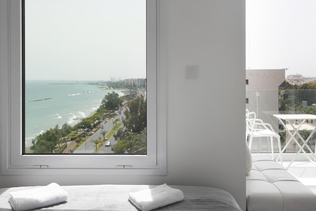 The White Pearl Suite - Beach Front City Centre With Sea View. ليماسول المظهر الخارجي الصورة